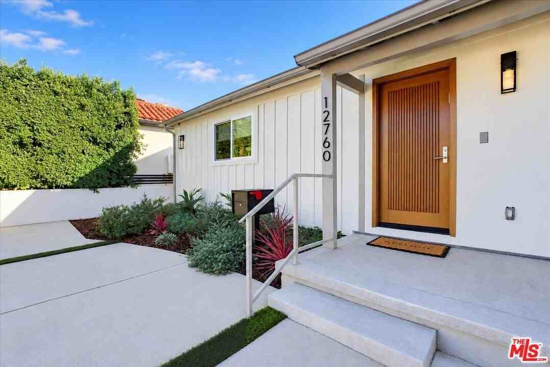 12760 Albers St - Photo 5 of 50
