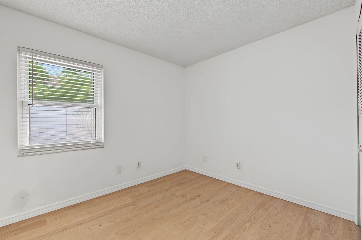 3650 Coppertree Cir - Photo 5 of 11