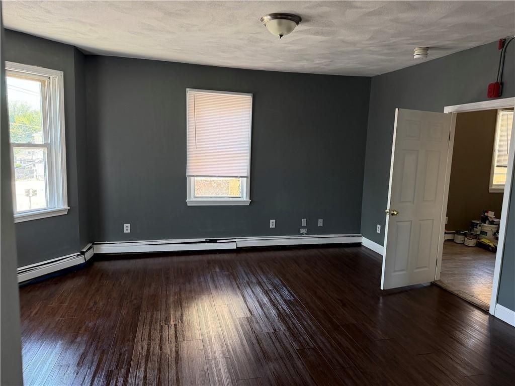 651 Admiral St ##3 - Photo 3 of 5