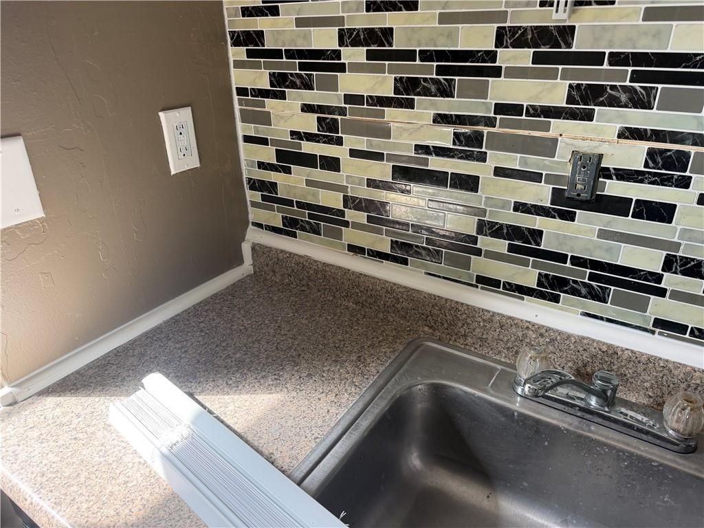 651 Admiral St ##3 - Photo 5 of 5