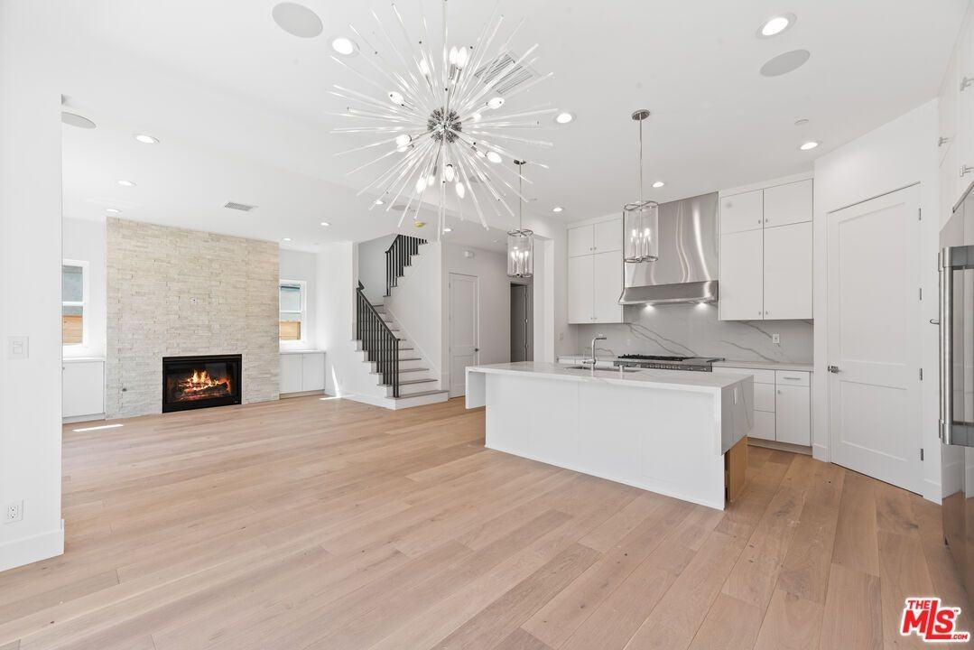 4120 Coolidge Ave - Photo 3 of 15