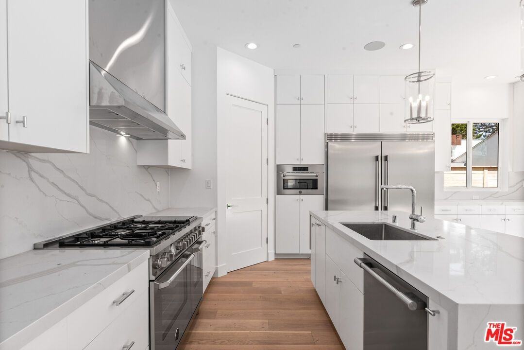 4120 Coolidge Ave - Photo 4 of 15