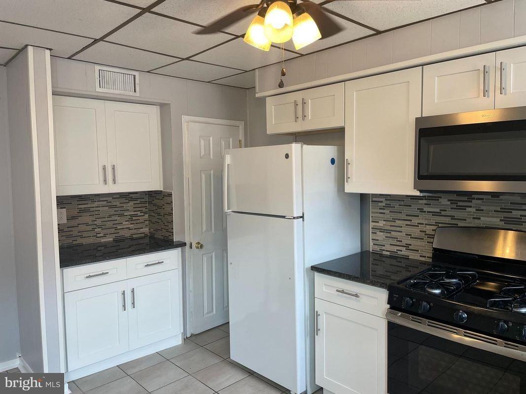 1443 Stevens St - Photo 5 of 11