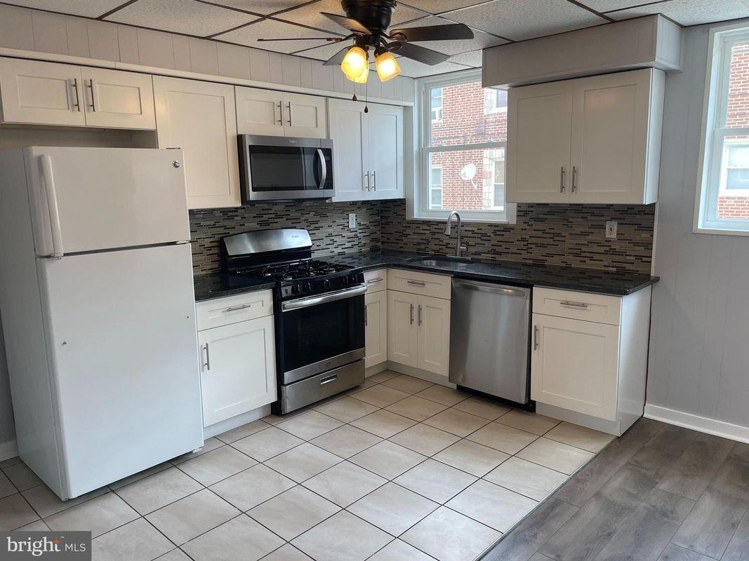 1443 Stevens St - Photo 6 of 11