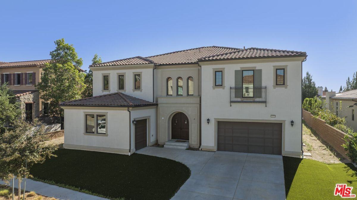 11010 Sweetwater Ct - Photo 2 of 50