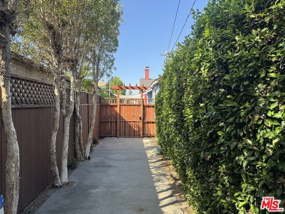 1930 1/2 6th Ave - Photo 2 of 17