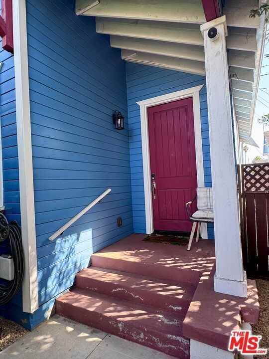 1930 1/2 6th Ave - Photo 3 of 17