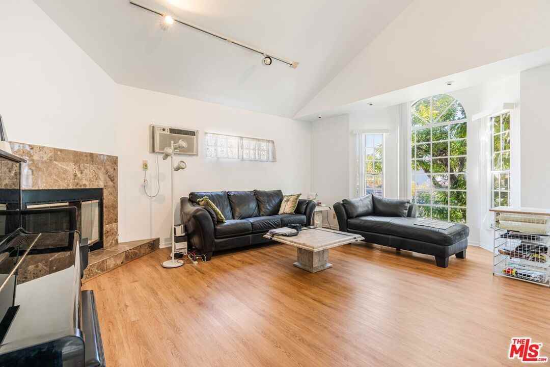 3973 Coolidge Ave - Photo 2 of 19