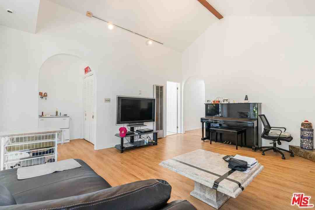 3973 Coolidge Ave - Photo 4 of 19