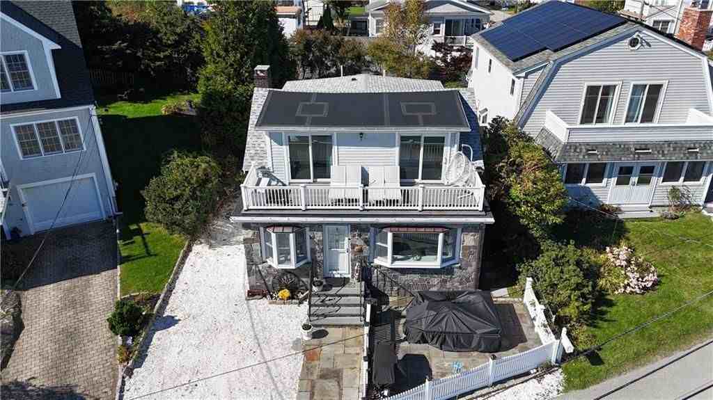 164 Sakonnet Dr - Photo 2 of 32
