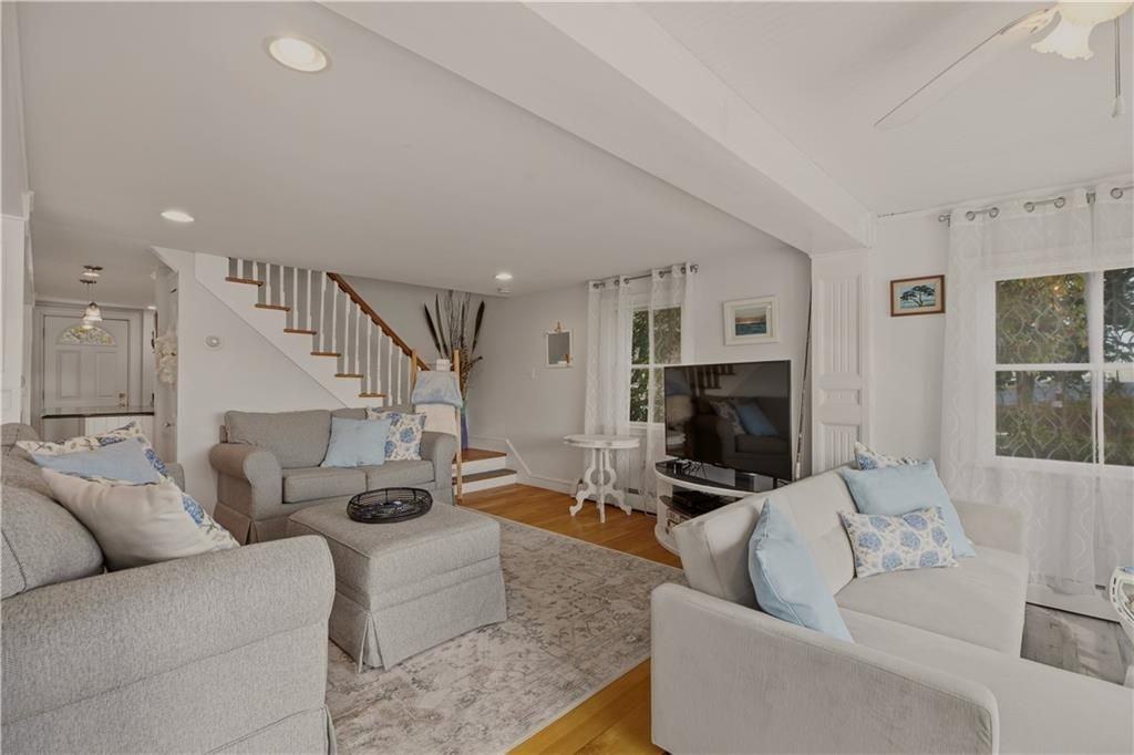 164 Sakonnet Dr - Photo 5 of 32