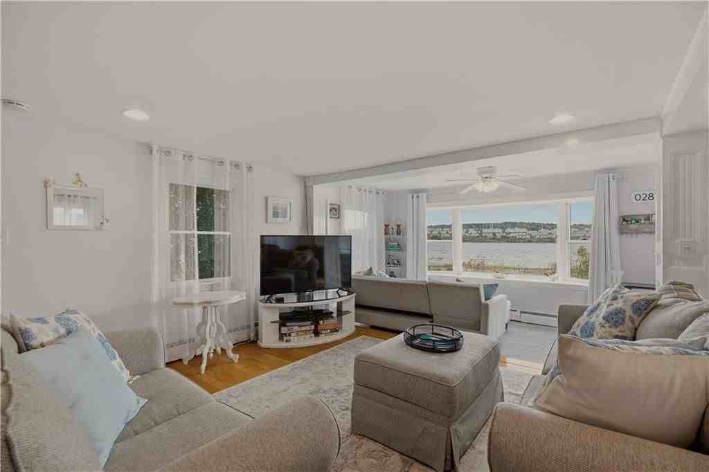 164 Sakonnet Dr - Photo 6 of 32