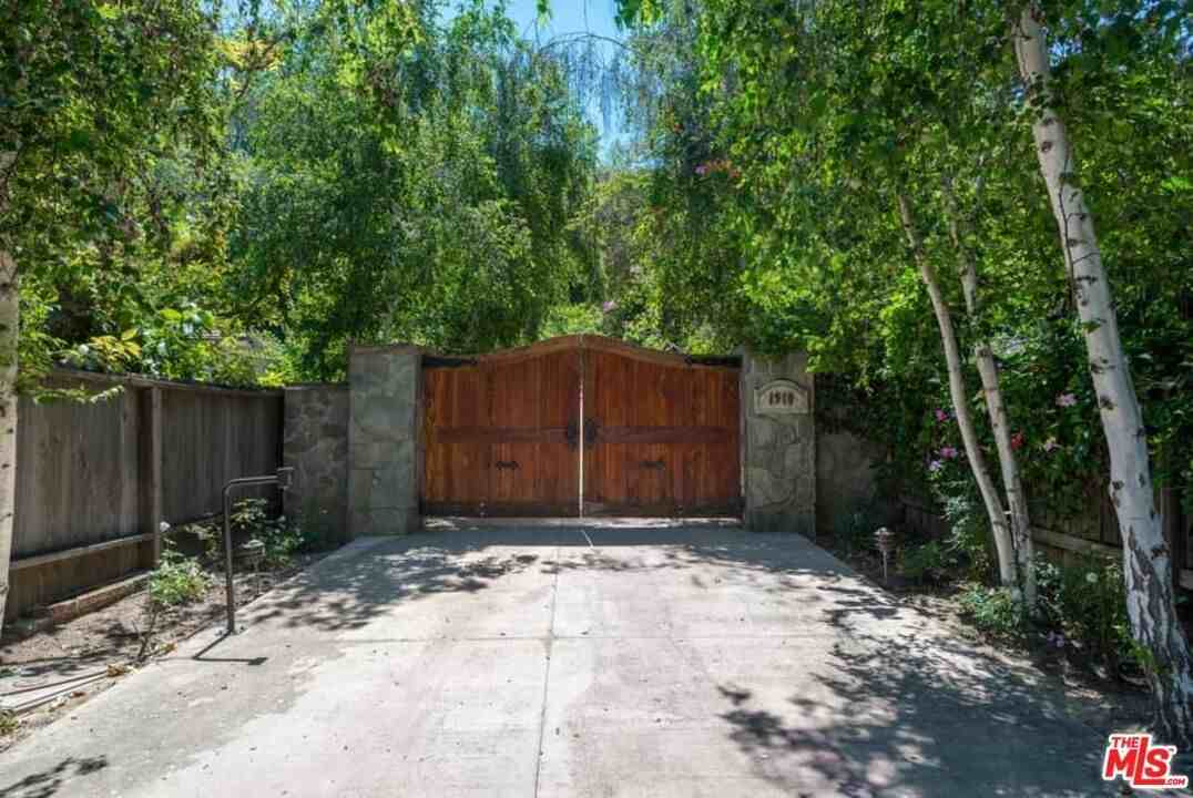 1957 Mandeville Canyon Rd - Photo 2 of 50