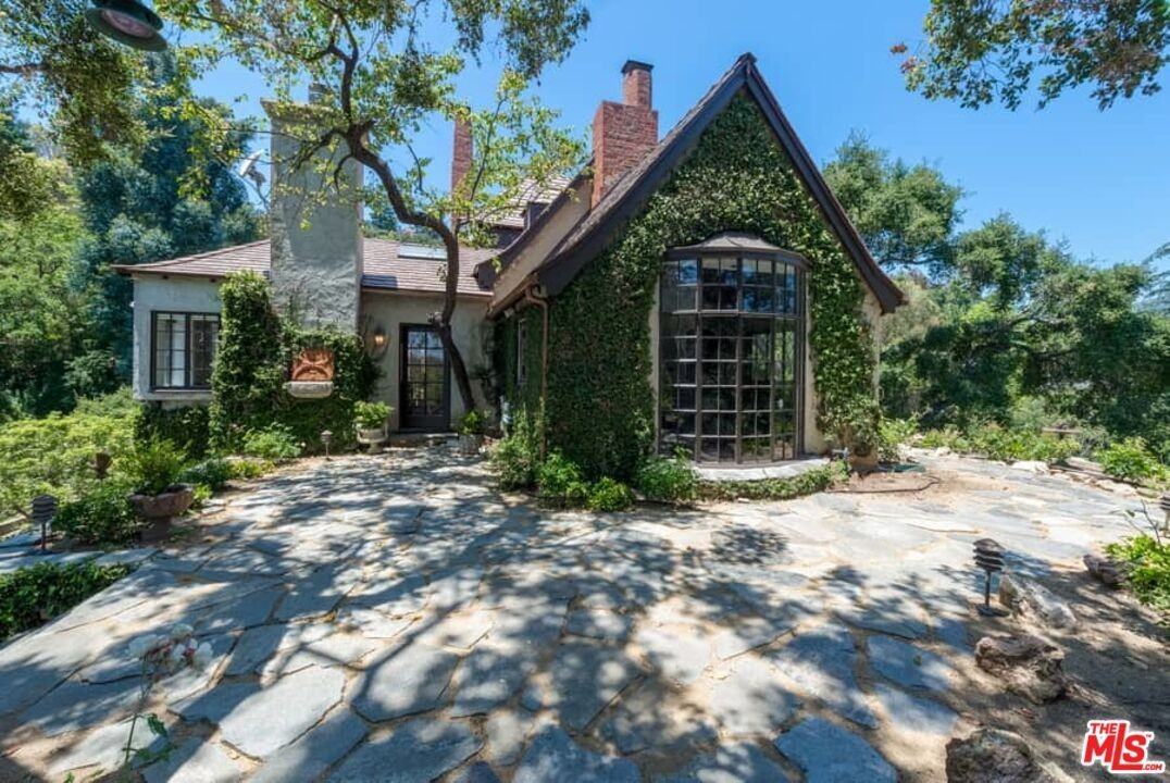 1957 Mandeville Canyon Rd - Photo 4 of 50