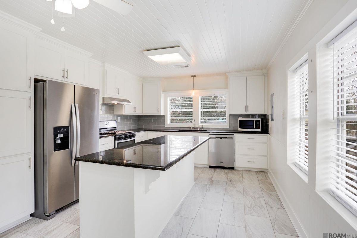 38097 Henry Rd - Photo 2 of 16