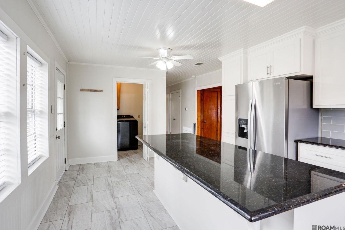 38097 Henry Rd - Photo 3 of 16