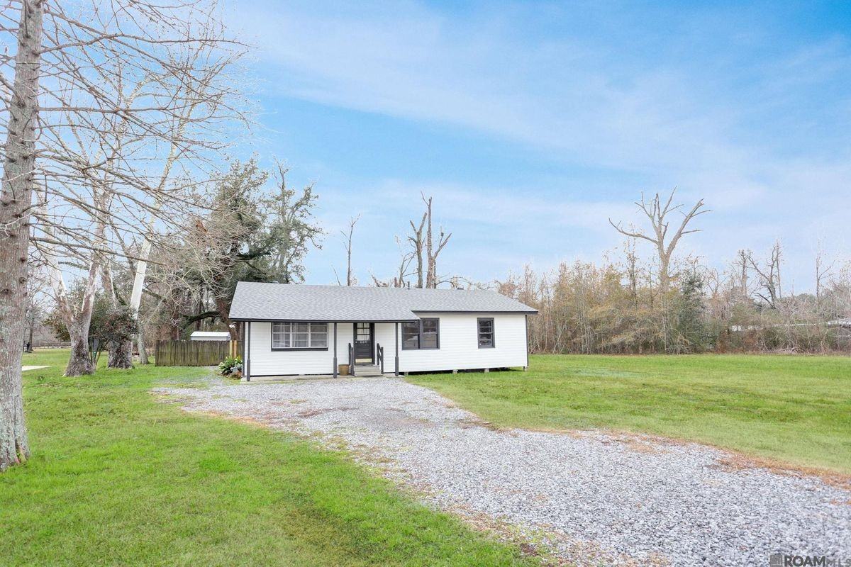 38097 Henry Rd - Photo 5 of 16