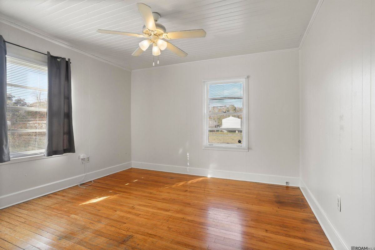 38097 Henry Rd - Photo 6 of 16