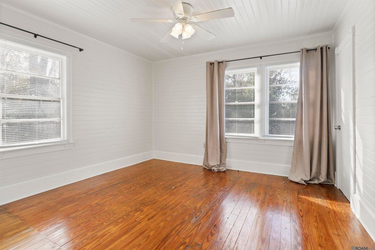 38097 Henry Rd - Photo 7 of 16