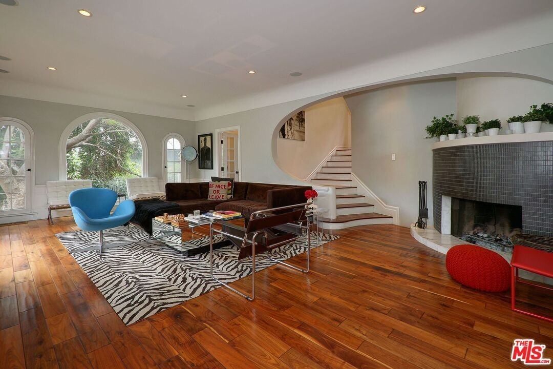 3010 Castle St - Photo 5 of 33