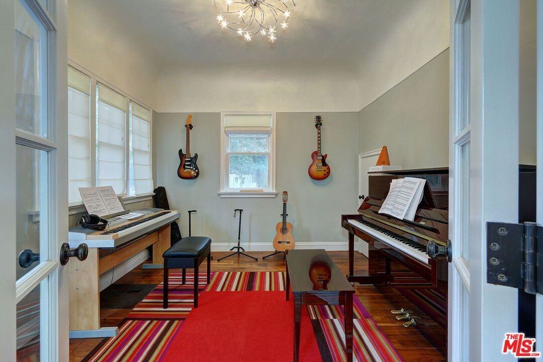3010 Castle St - Photo 7 of 33