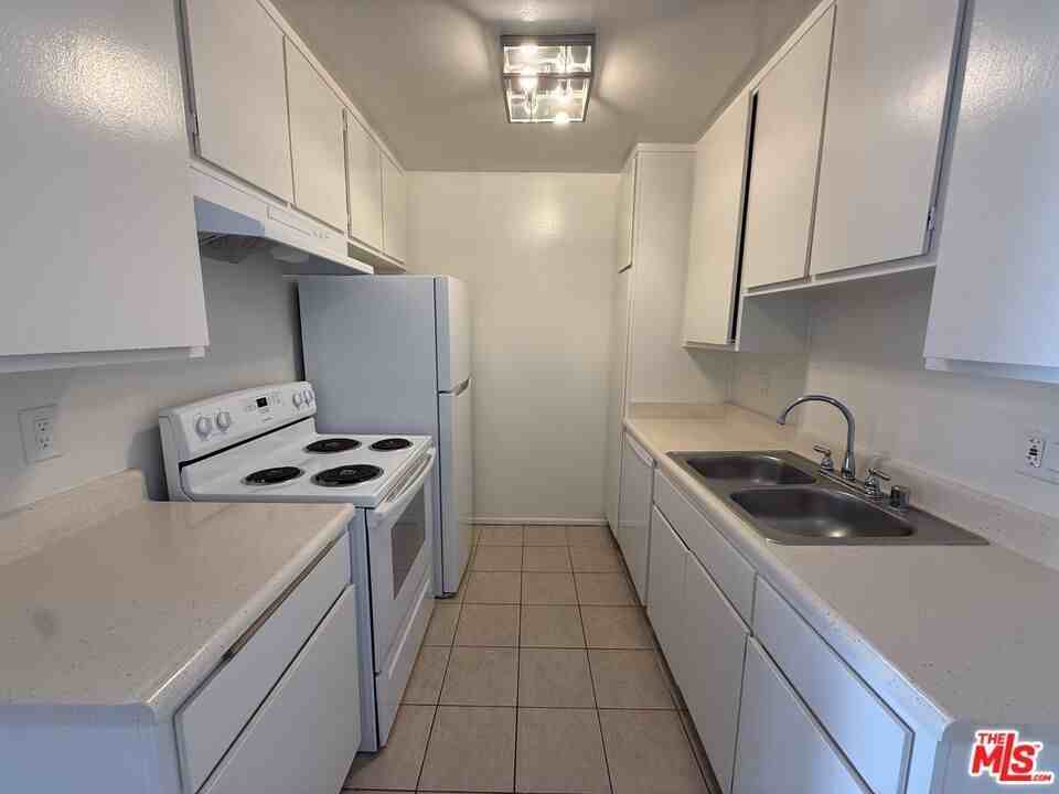 200 Bay St ##103 - Photo 4 of 10