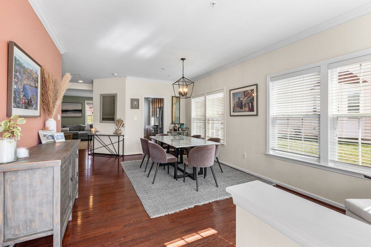 1263 Derry Ln - Photo 2 of 25