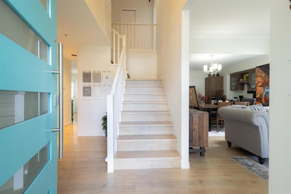 6739 178b St - Photo 2 of 13