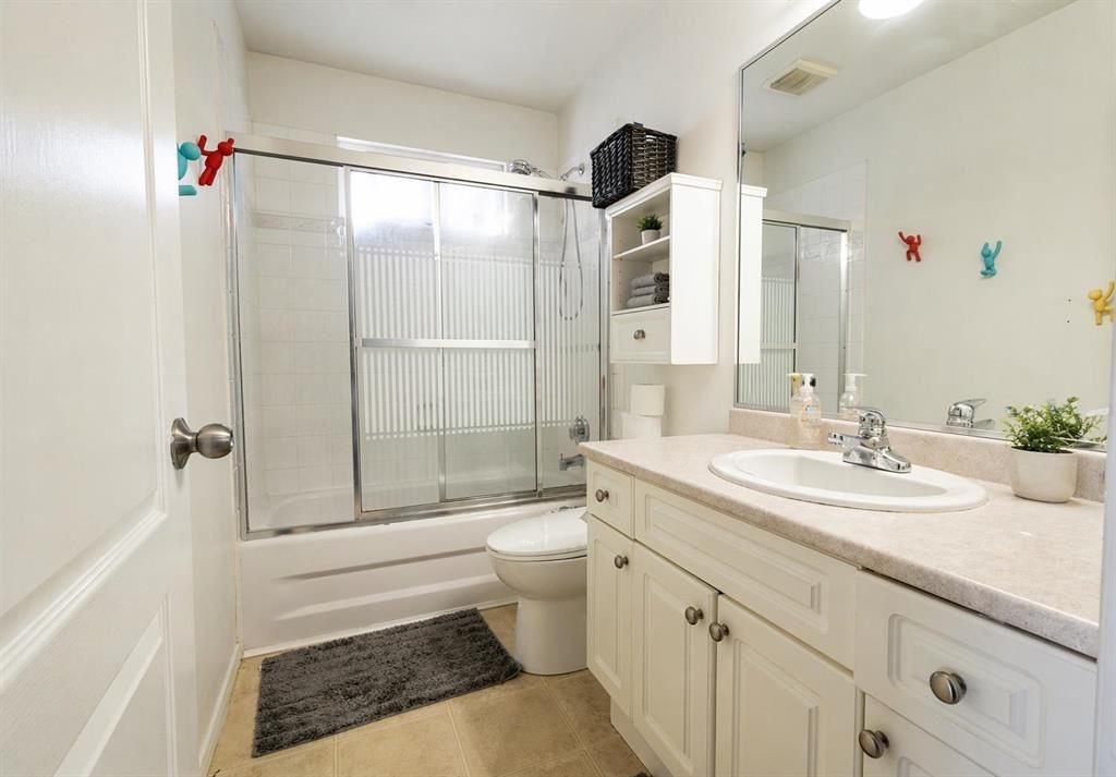 6739 178b St - Photo 7 of 13