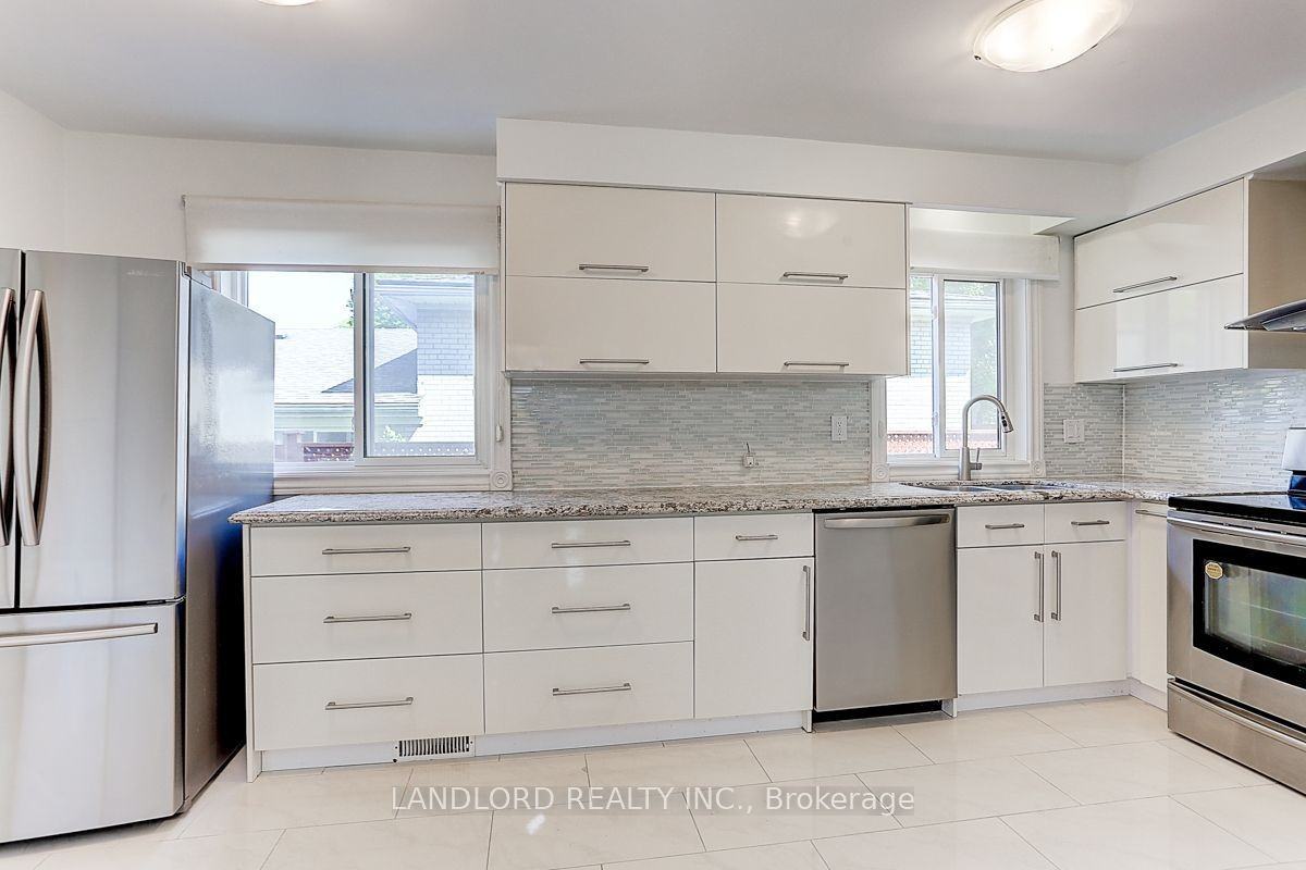 21 Pineway Blvd - Photo 2 of 39