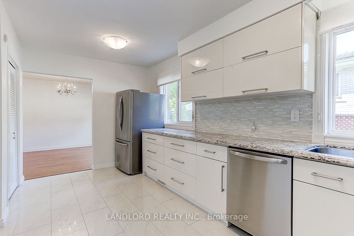 21 Pineway Blvd - Photo 3 of 39