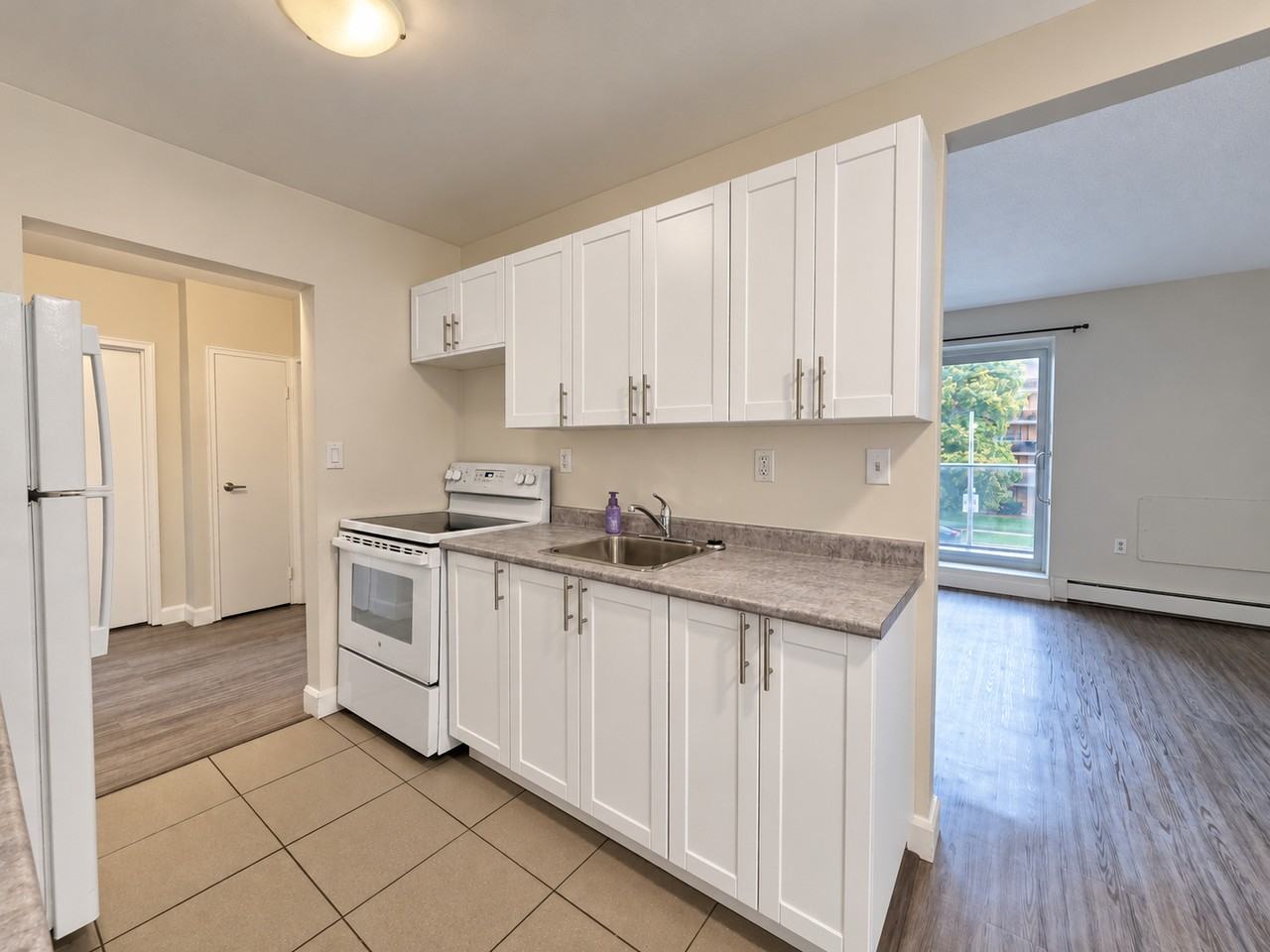 875 Colborne Rd #304 - Photo 5 of 18