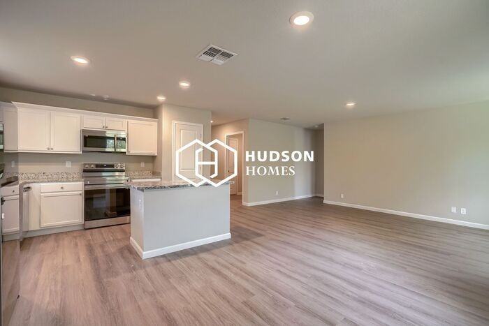 2438 Bermuda Dr - Photo 4 of 14
