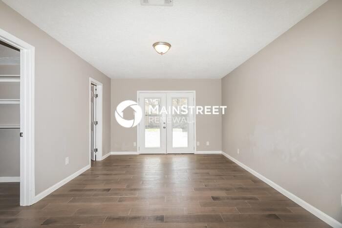 710 Holly Springs Dr - Photo 2 of 16