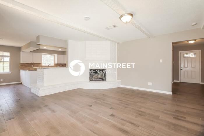 710 Holly Springs Dr - Photo 3 of 16