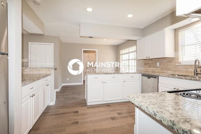 710 Holly Springs Dr - Photo 6 of 16