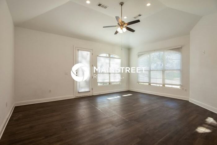 8841 Creek Run Rd #403 - Photo 4 of 16