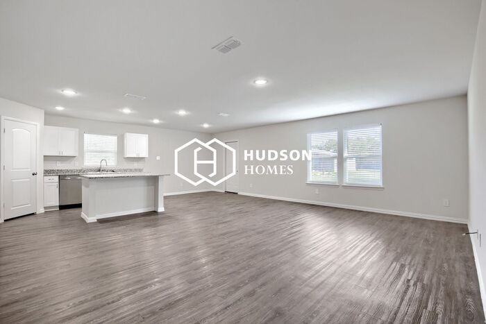 204 Flying Bridge Dr - Photo 3 of 14
