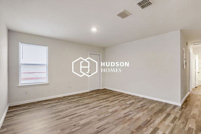 4716 Iowa St #A - Photo 3 of 13