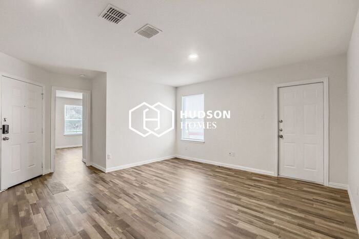 4716 Iowa St #A - Photo 4 of 13