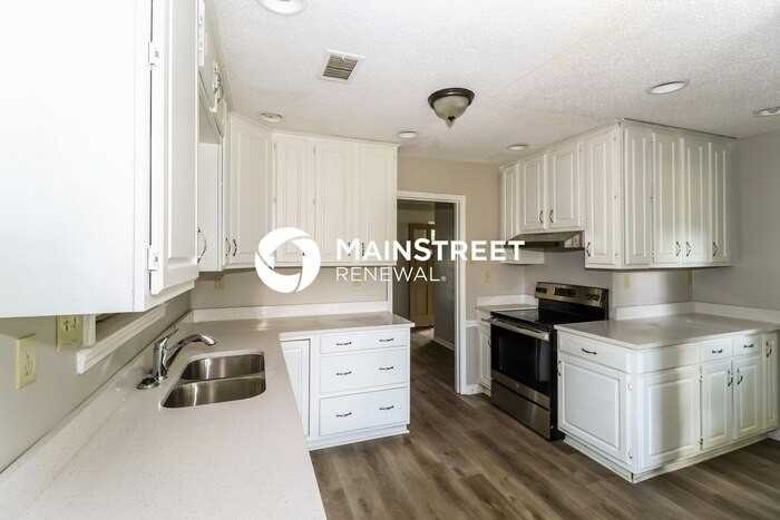 5284 Dargen Ave - Photo 6 of 17