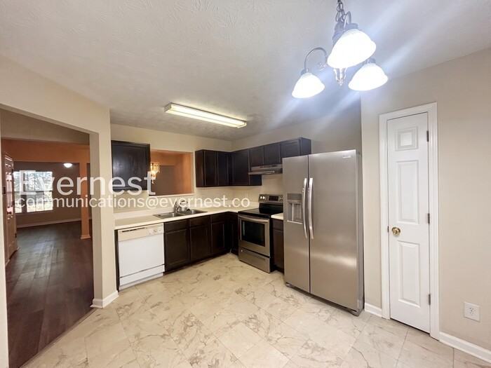 5589 Strathmoor Manor Cir - Photo 4 of 20
