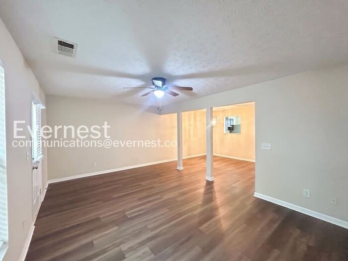 5589 Strathmoor Manor Cir - Photo 6 of 20