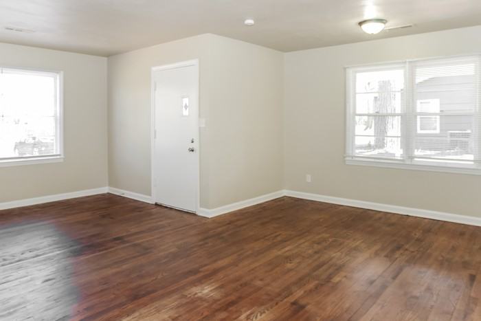 1309 12th St Se - Photo 4 of 12