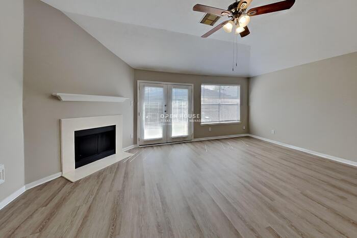 2722 Hidden Spring Vale Dr - Photo 4 of 20
