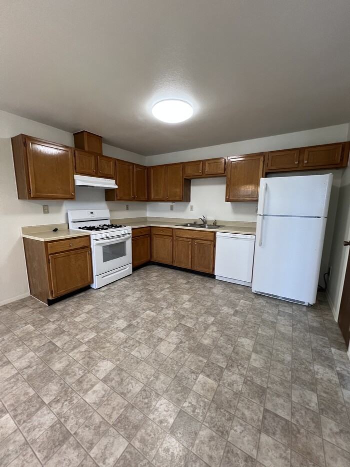 1194 Desmet Ct - Photo 3 of 7