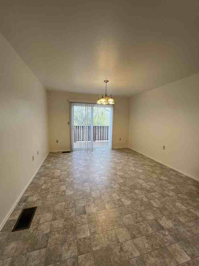 1194 Desmet Ct - Photo 4 of 7