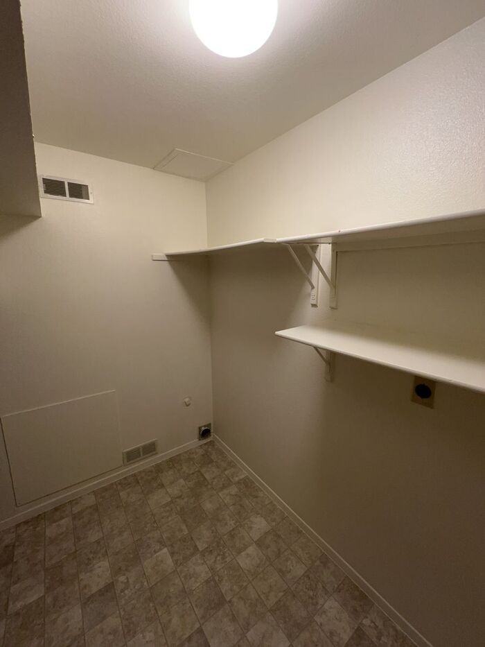 1194 Desmet Ct - Photo 6 of 7