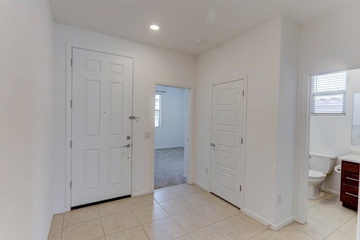 717 W Calle El Teclado - Photo 4 of 38