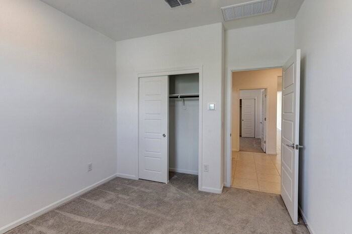 717 W Calle El Teclado - Photo 7 of 38